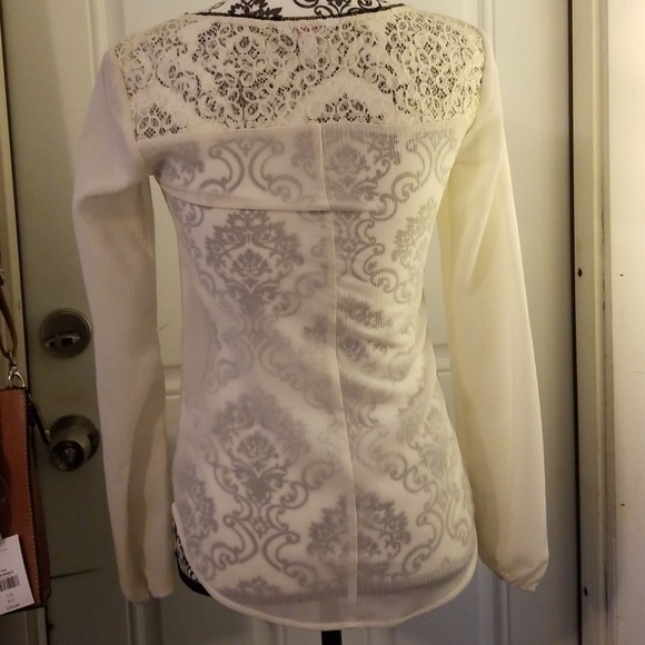 Beautiful white laced blouse - Picture 3 of 4